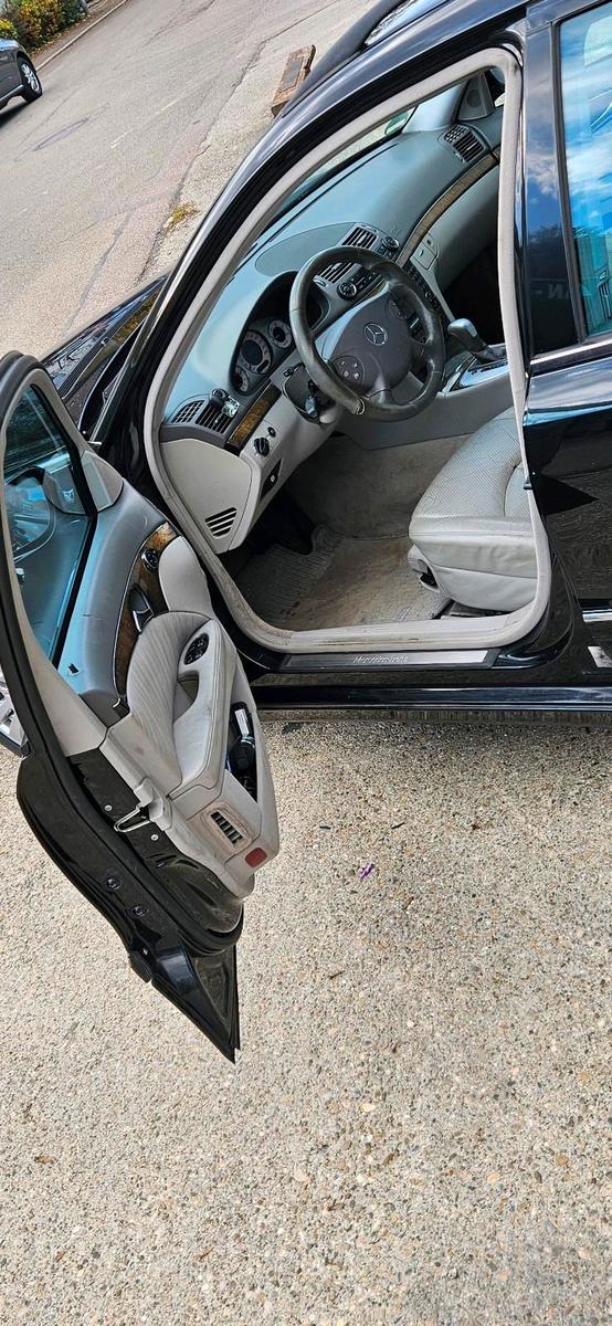 Mercedes-Benz E280 2004 — interior