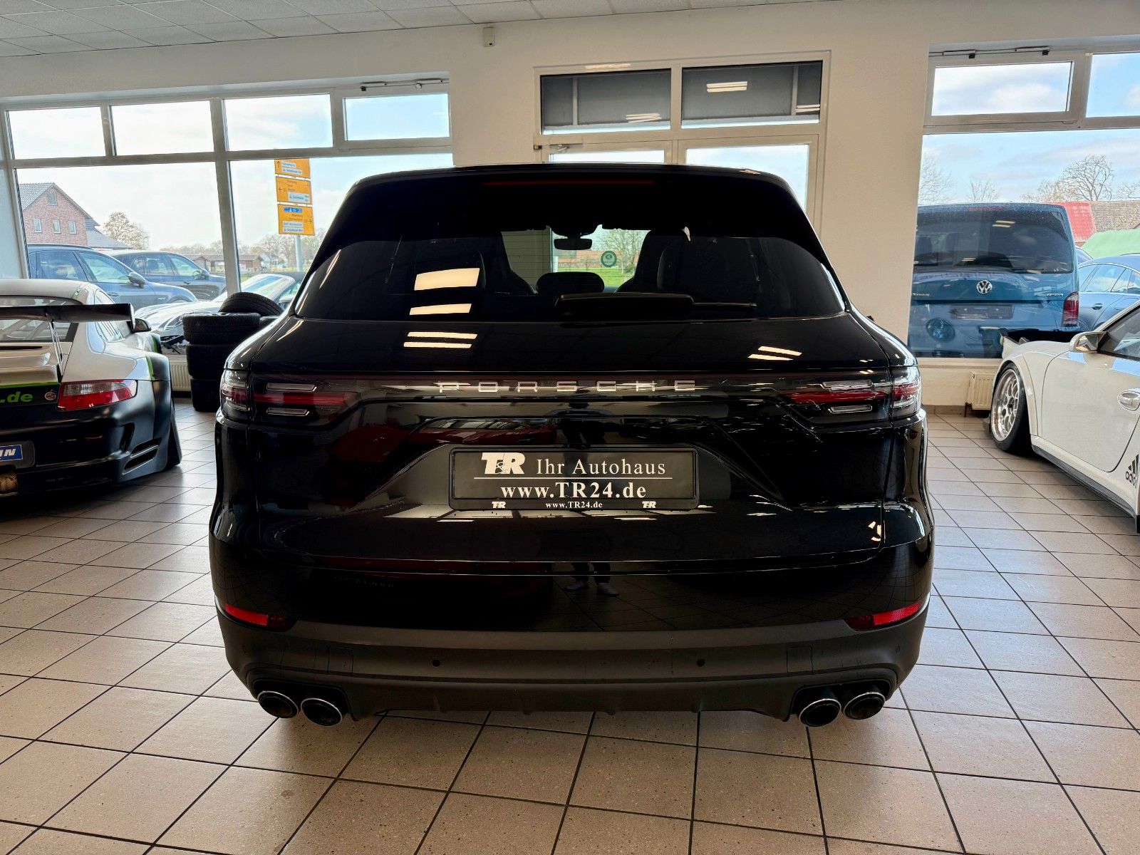 Fahrzeugabbildung Porsche Cayenne E-Hybrid Panorama/Luftfederung/ACC