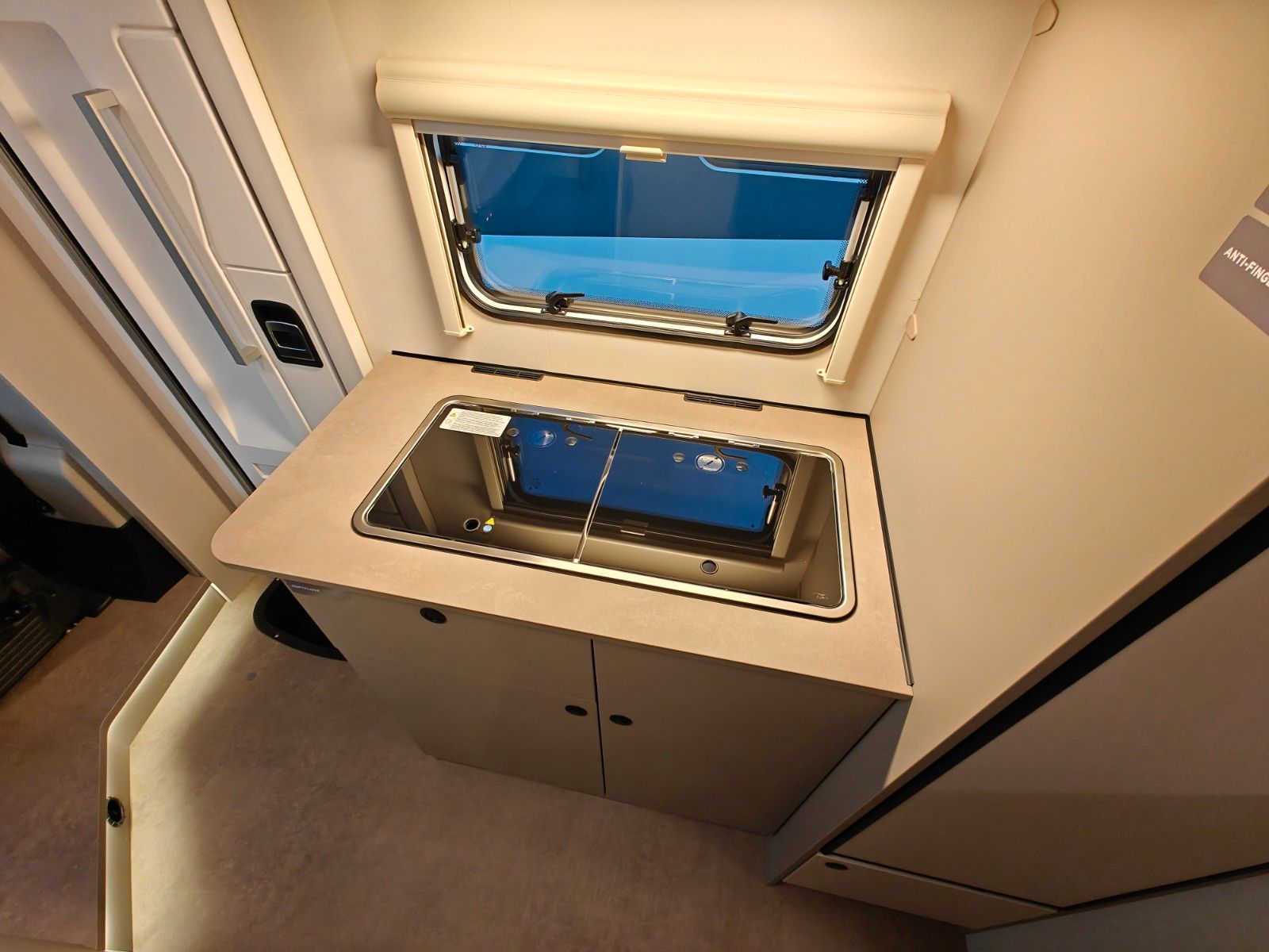 Fahrzeugabbildung LMC Tracer V 670 - Tracer Van Paket, 140PS, MJ2026 -