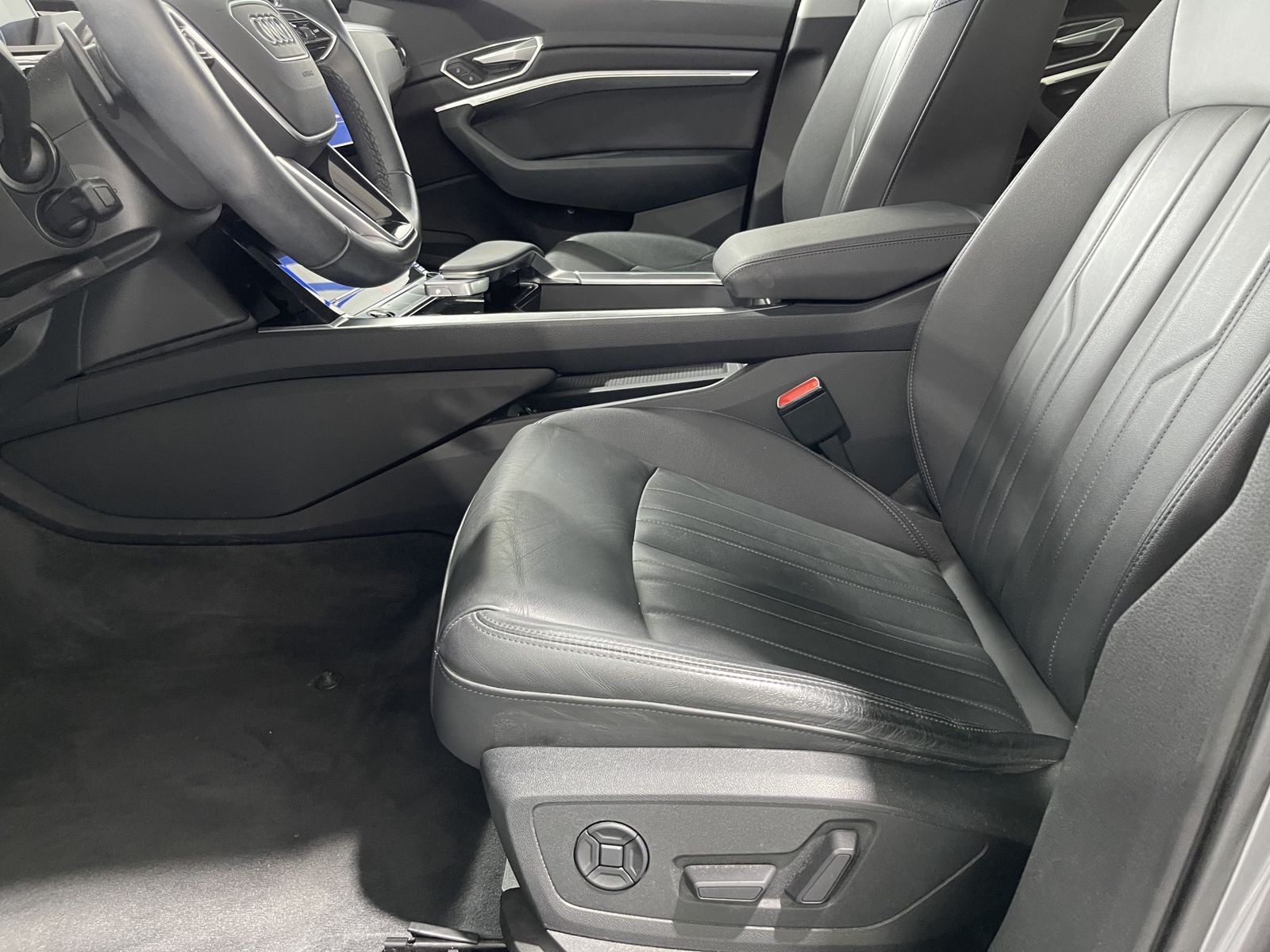 Fahrzeugabbildung Audi e-tron Sportback 55 Quattro*Leder*AHK*Matrix*HUD