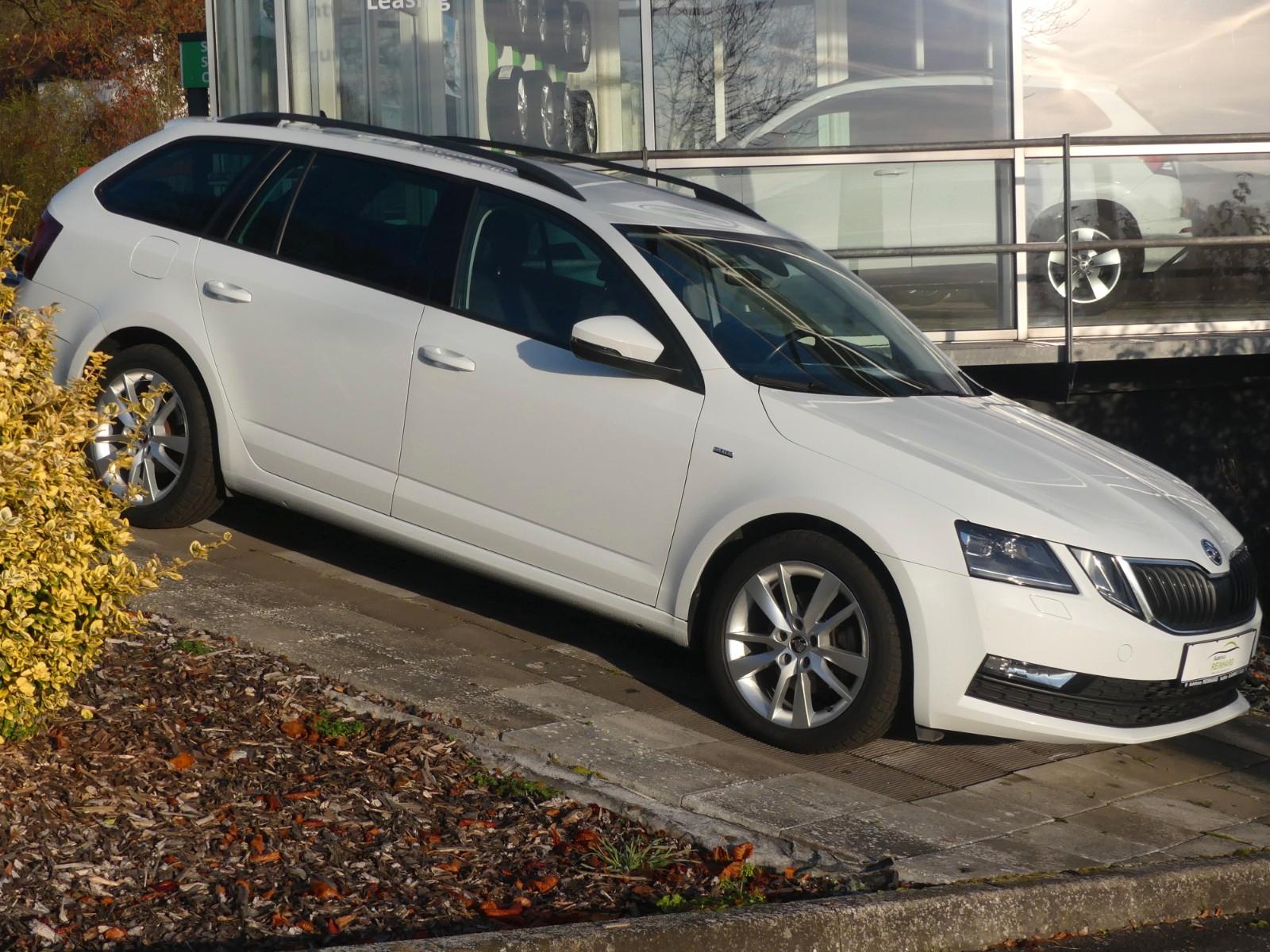 Skoda Octavia Combi DSG Clever LED NAVI