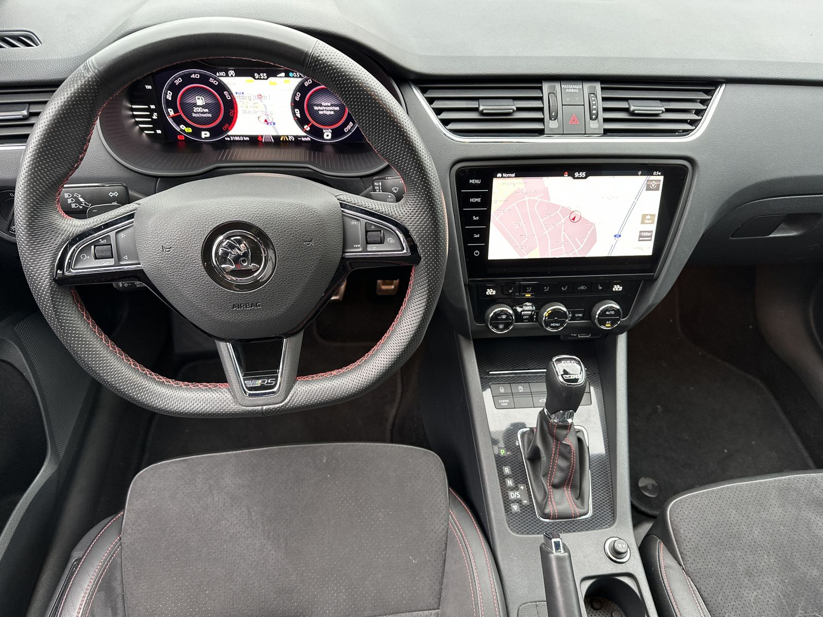 Fahrzeugabbildung SKODA Octavia Combi 2.0 TSI DSG RS NAV+LED+AHK+KAMERA