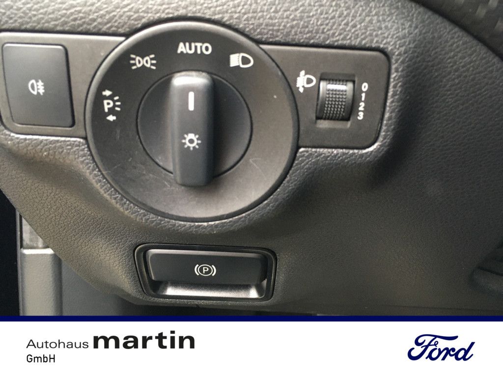 Fahrzeugabbildung Mercedes-Benz GLA 180 ALUFELGEN KLIMA PTS SHZ KAMERA NAVI USB