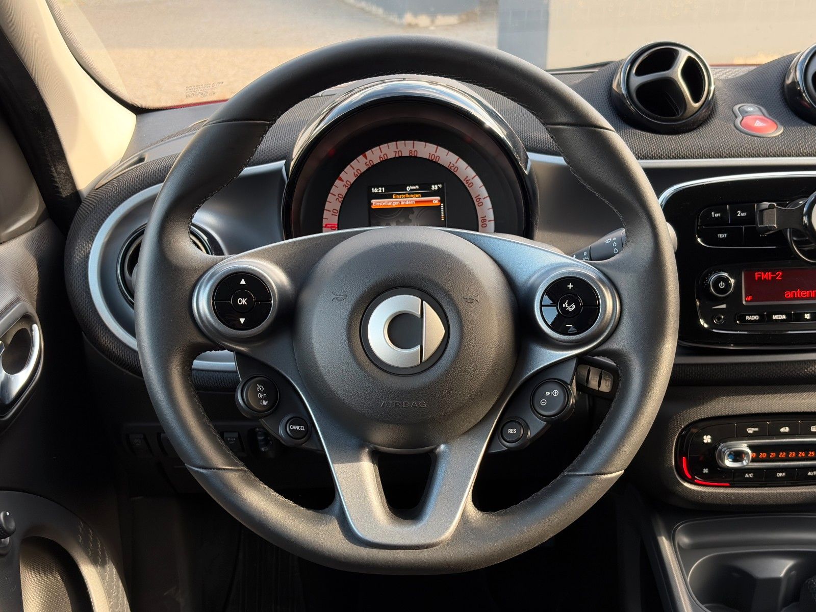 Fahrzeugabbildung Smart ForFour Passion 1.0 Autom. SHZ LIMIT PDC BT USB