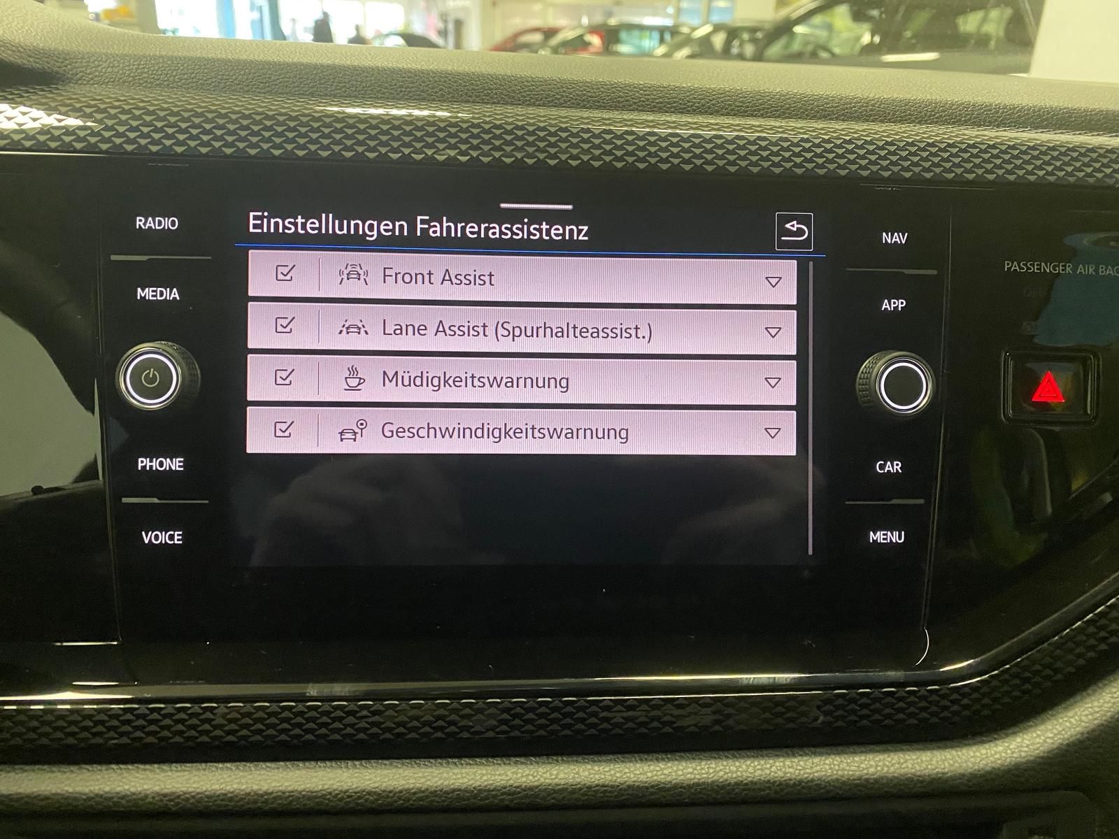 Fahrzeugabbildung Volkswagen Taigo 1.5 16V TSI ACT Life+APP+MATRIX+ALLWETTER+