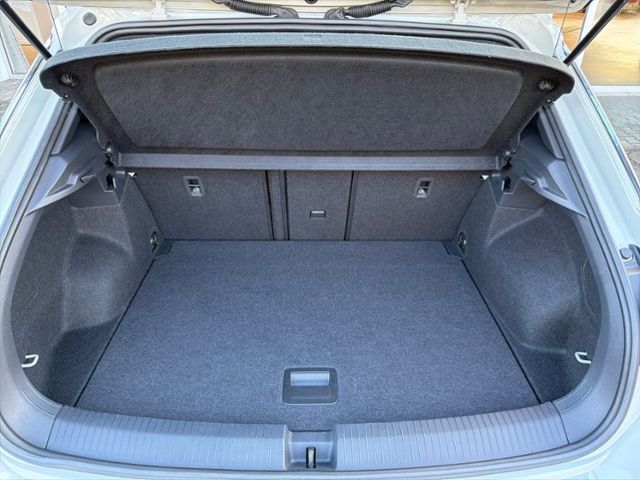 Fahrzeugabbildung Volkswagen T-Roc 1.5 TSI R-LINE LED-PLUS SHZ APP-CONNECT AC