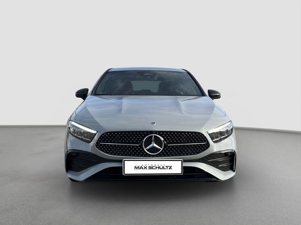 Fahrzeugabbildung Mercedes-Benz A 200 Kompaktlimousine AMG Line*Night Paket*LED