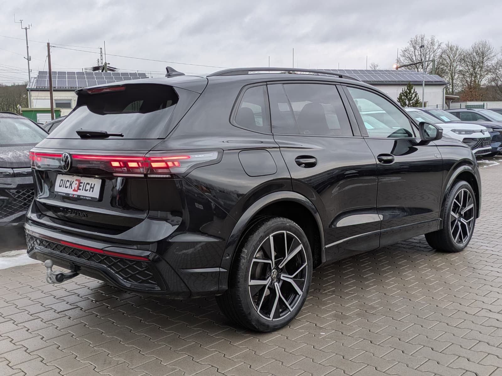 Fahrzeugabbildung Volkswagen Tiguan 2.0 TDI 4M R-Line PANO*H&K*AHK*MATRIX*20"