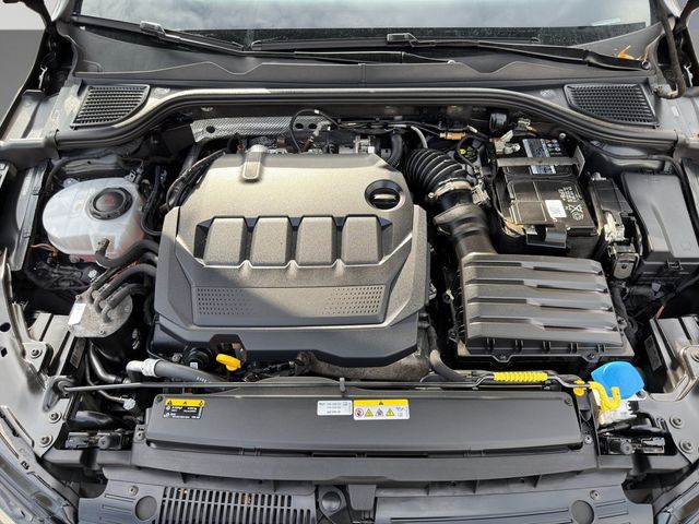 Golf VIII Variant 2.0 TDI Life DSG AHK ACC LED