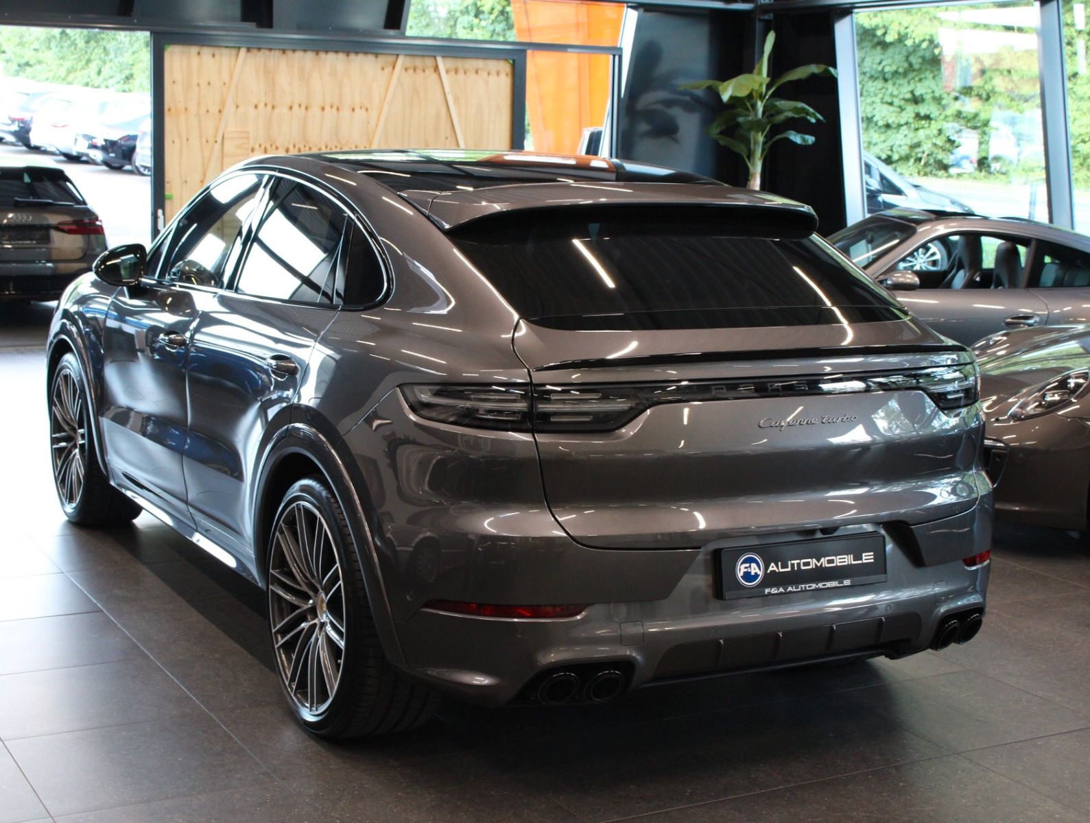 Fahrzeugabbildung Porsche Cayenne Turbo SportDesign-Paket|Carbon|PSCB|PDCC