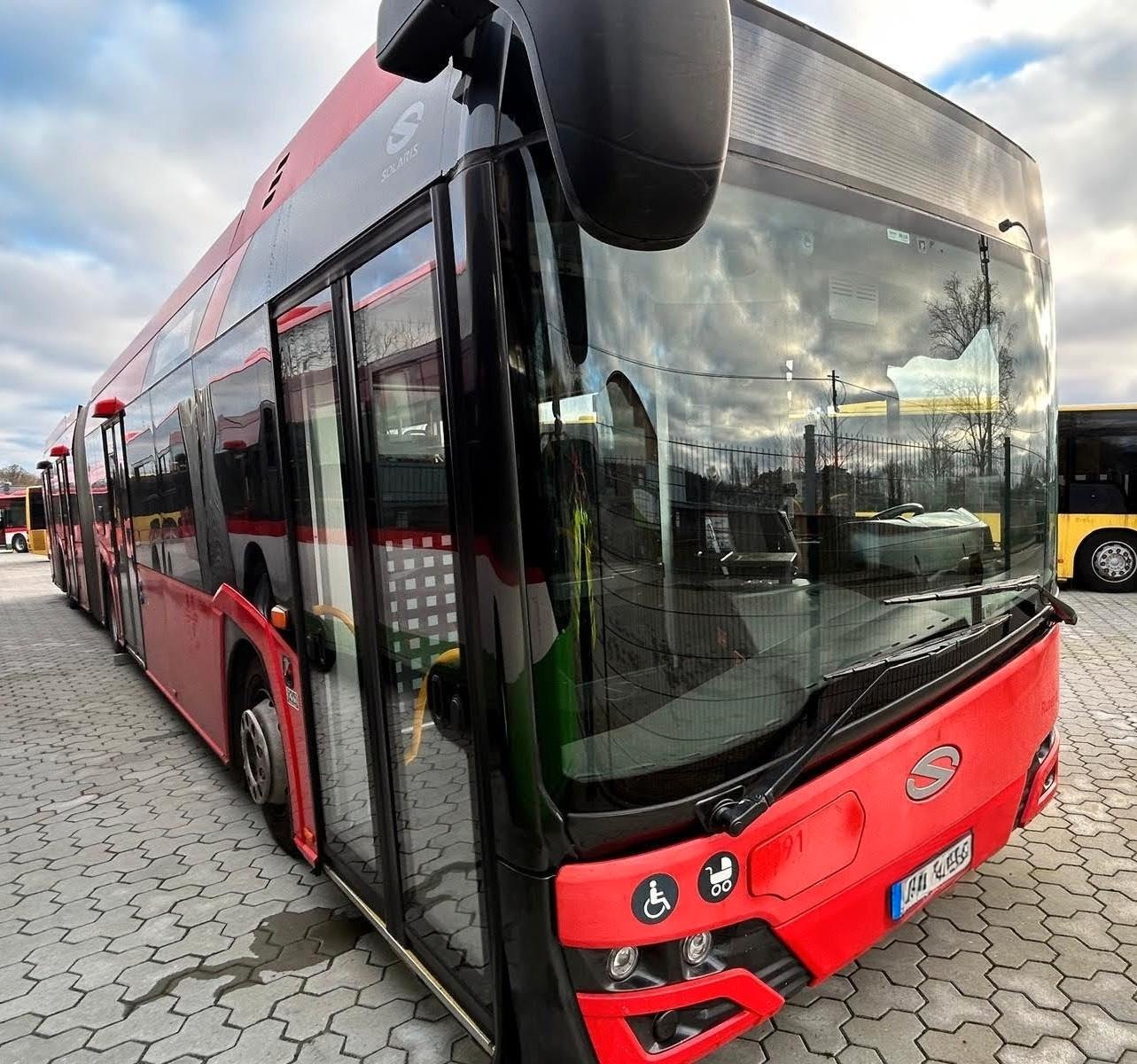 Solaris 4x Urbino 18 * Euro6 × Klima * 4-Türig * Diesel