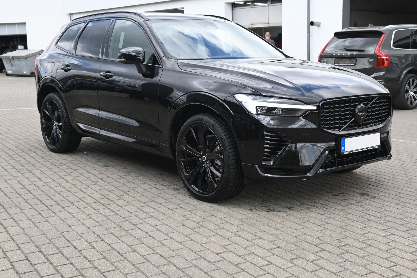Fahrzeugabbildung Volvo XC60 T6 RC AWD Plus Black Edition*360°*ACC*AHK