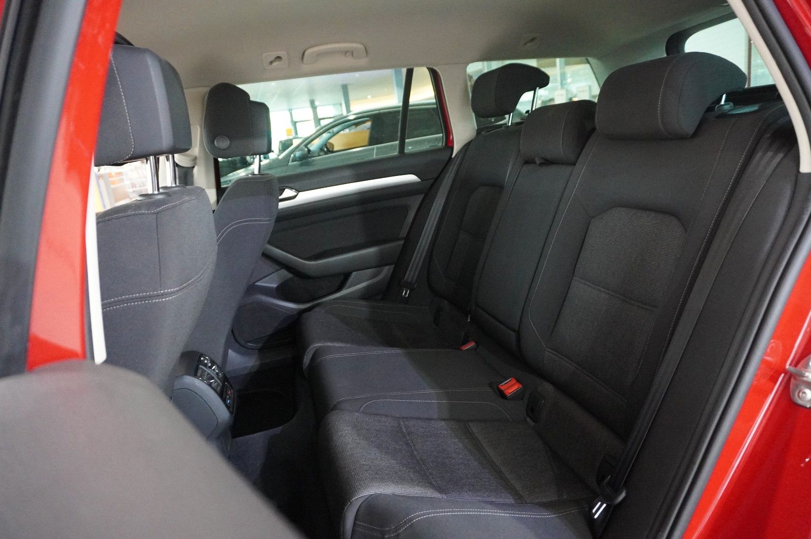 Fahrzeugabbildung Volkswagen Passat Vari. 2.0D COMFORTL. NAVI/LED/SPORT/AHK