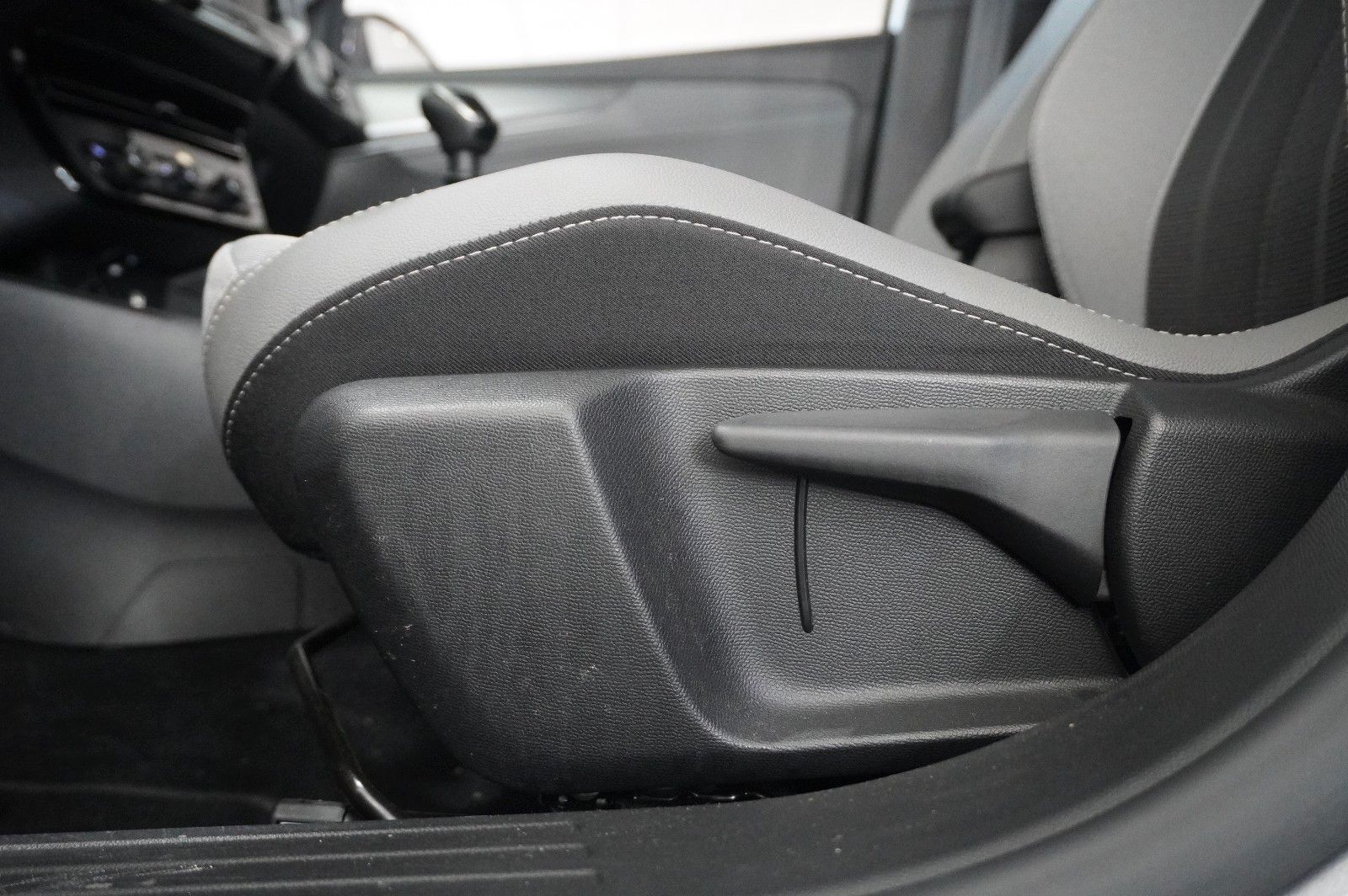 Fahrzeugabbildung Opel Mokka ELEGANCE 1.2T NAVI/LED/KAMERA/SPORT/SH/DAB