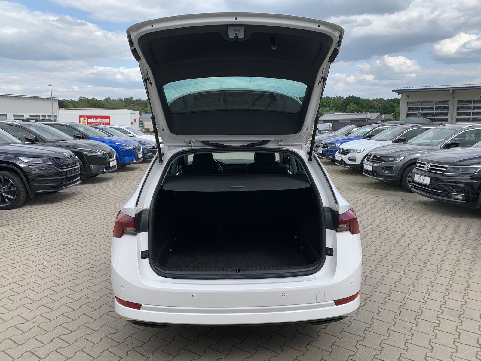 Fahrzeugabbildung SKODA Octavia 2.0 TDI*HeadUp*AHK*Matrix-Beam*Digital*