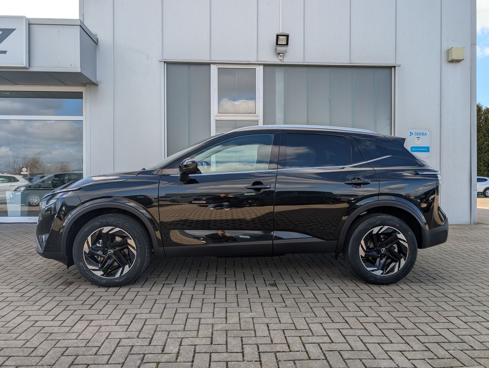 Fahrzeugabbildung Nissan Qashqai N-Connecta 1.3 MHEV 158PS Xtronic WINTER