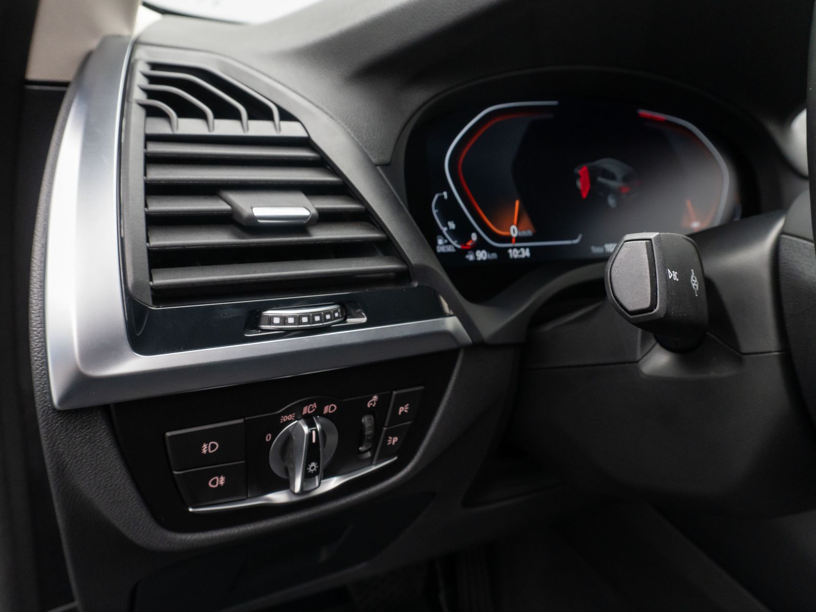 Fahrzeugabbildung BMW X3 xD30d Kamera HUD HiFi DisplKey Komfort 20Zoll