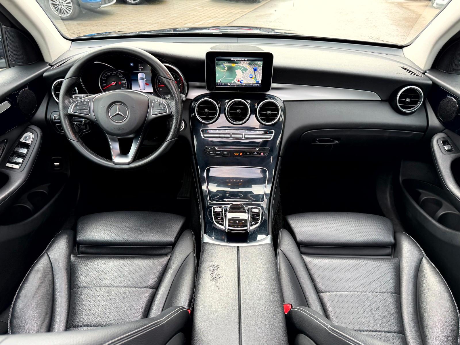 Mercedes-Benz GLC 300 4Matic Exclusive Pano_LED_Navi_HeadUp