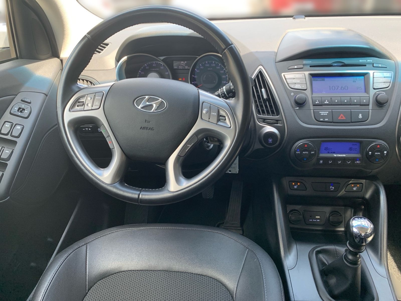 Fahrzeugabbildung Hyundai ix35 1.6 GDI 8-Fach Bereift Teilleder EXPORT