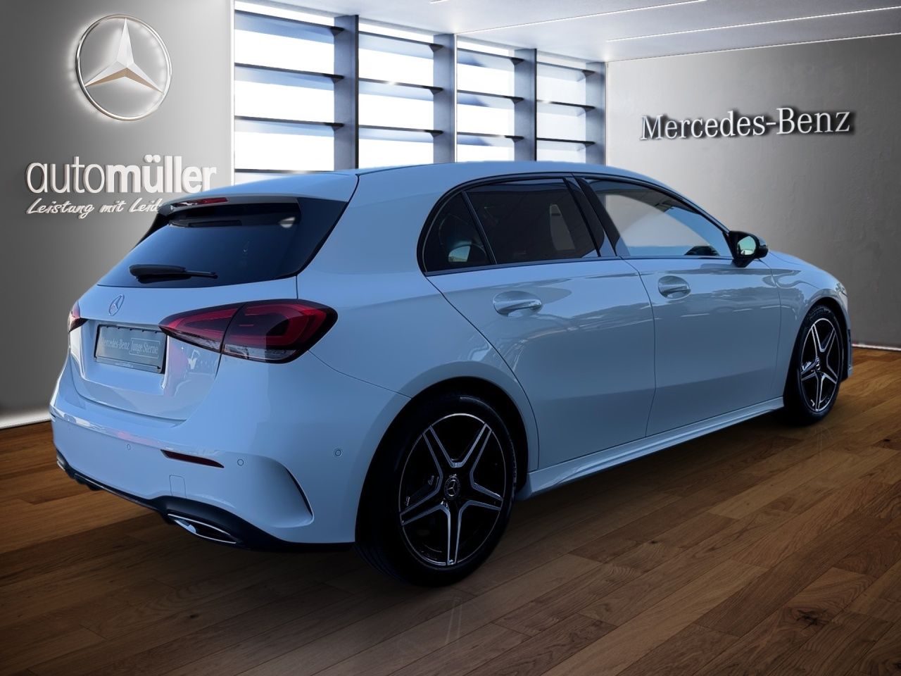 Fahrzeugabbildung Mercedes-Benz A 180 AMG+AHK+PANO+DISTR+NIGHT+AMBIENTE+CARPL++