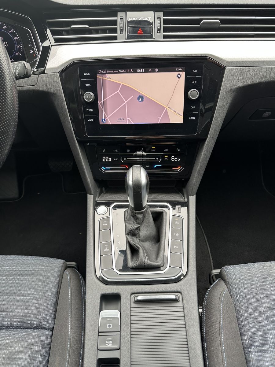 Fahrzeugabbildung Volkswagen Passat Variant GTE NAV+IQ-LIGHT+PANORAMA+ACC+VC