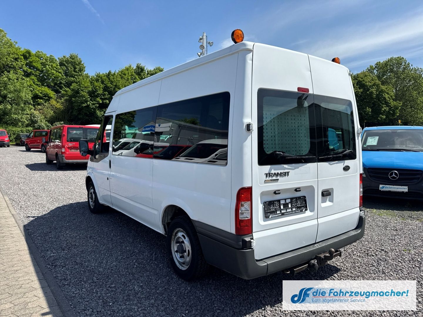 Fahrzeugabbildung Ford Transit Kombi FT300 2.2 TDCI 2x Klima eFH ZV ESP
