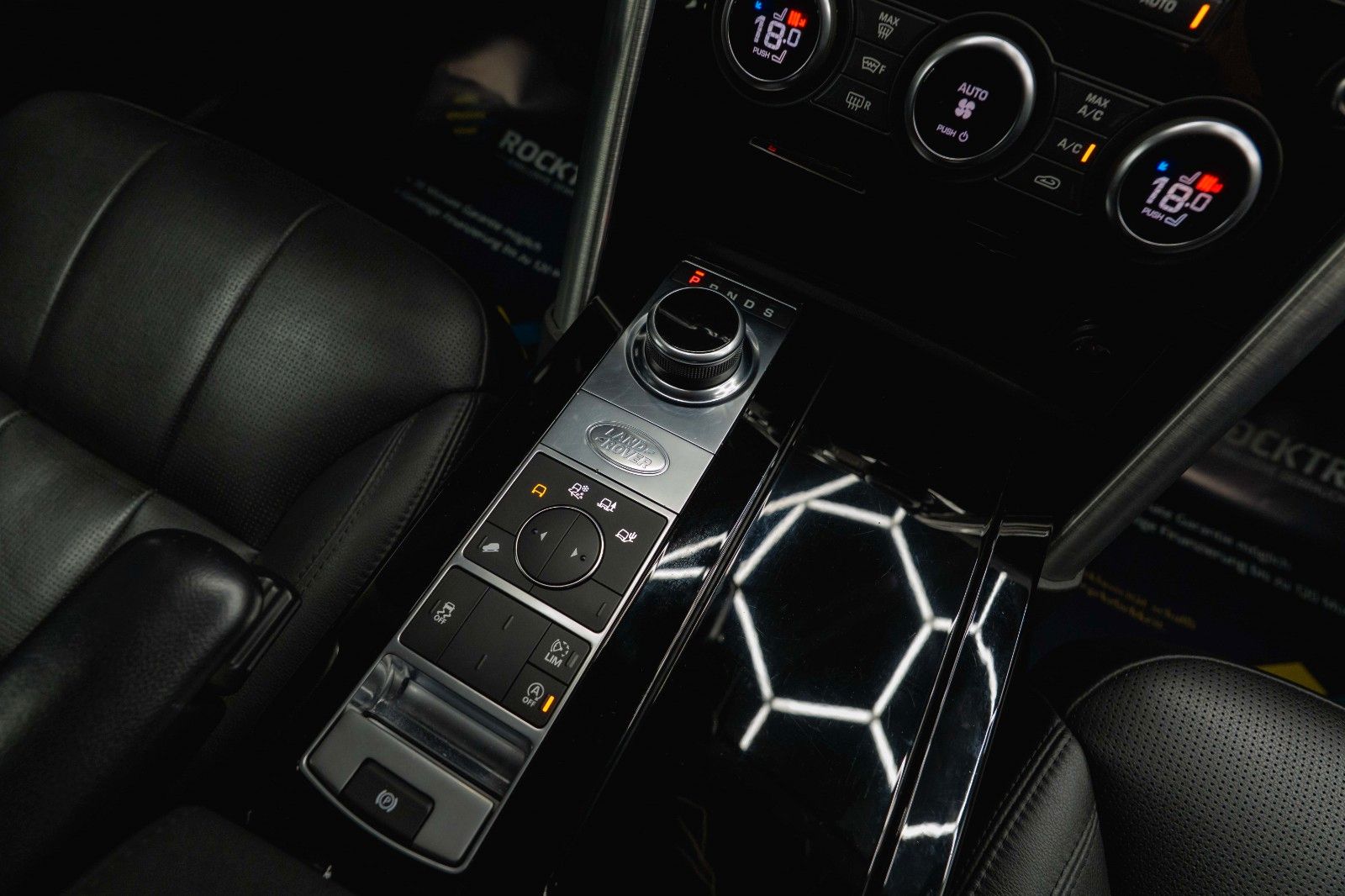 Fahrzeugabbildung Land Rover Discovery 5 2.0 TD SD4 HSE BLACK 4x4 *AHK*LED*