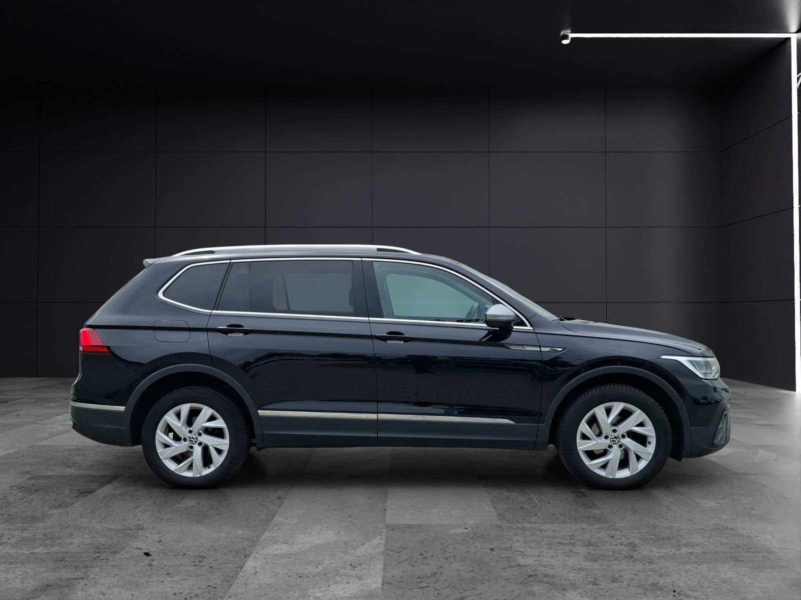 Fahrzeugabbildung Volkswagen Tiguan Allspace TDI Life DSG  7-Si LED AHK Navi