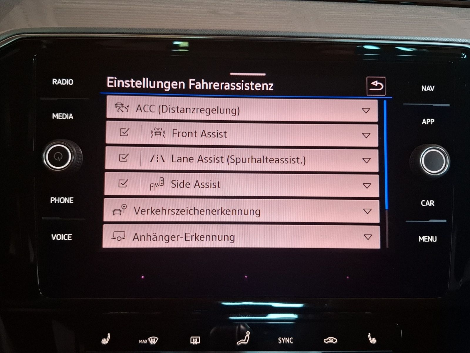 Fahrzeugabbildung Volkswagen Passat Variant GTE DSG Standhzg. Matrix AHK Navi
