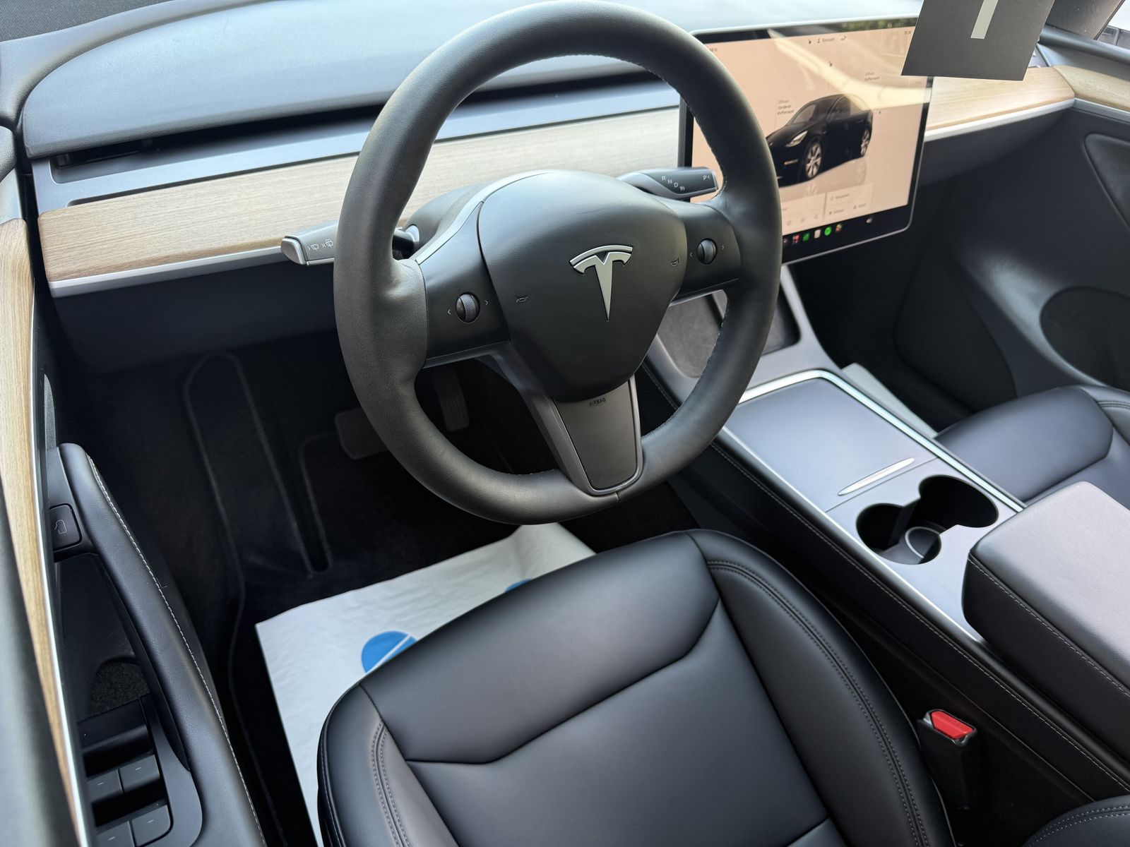 Tesla Model Y Basis RWD 1. Hand PANO LED NAVI RFK foto 5