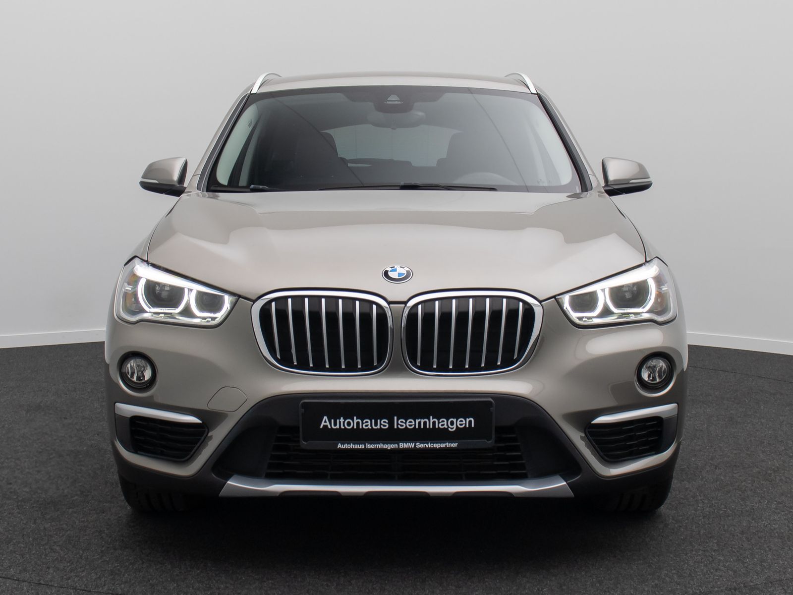 Fahrzeugabbildung BMW X1xD20d xLine Kamera HUD Alarm H/K NaviPlus 18"
