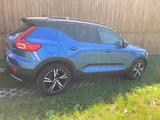 Volvo XC40 R-Design / LED / AHK / 8-Fach bereift - Volvo XC40 von privat