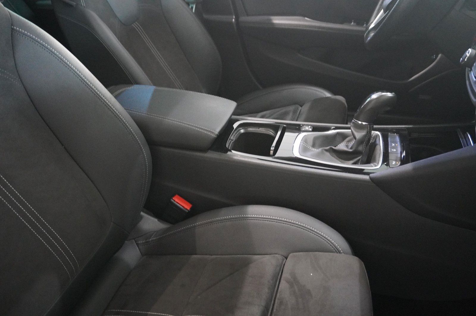 Fahrzeugabbildung Opel Insignia B ST 2.0D ULTIMATE NAVI/OPC/KAMERA/AHK