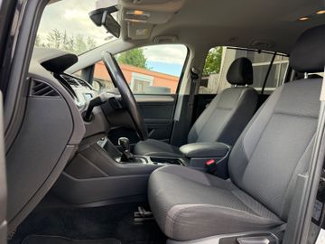 Volkswagen Touran - 11