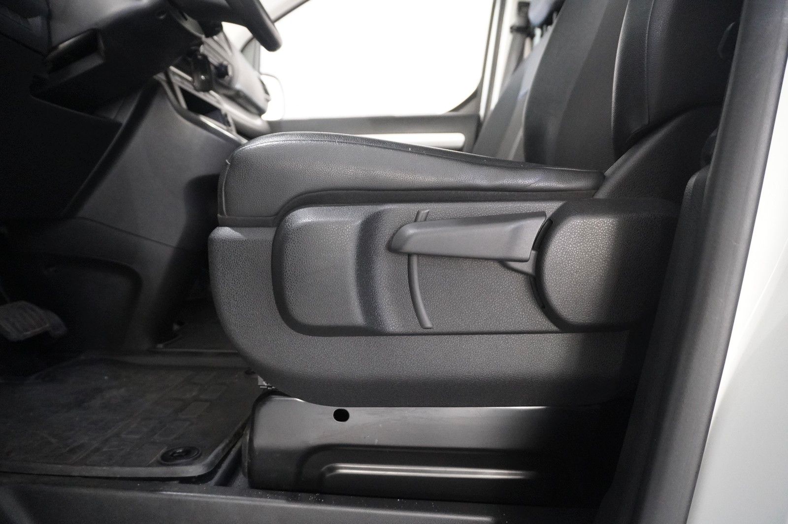 Fahrzeugabbildung Opel Vivaro-e Cargo Edition "M" KLIMA/PDC/TEMP./USB