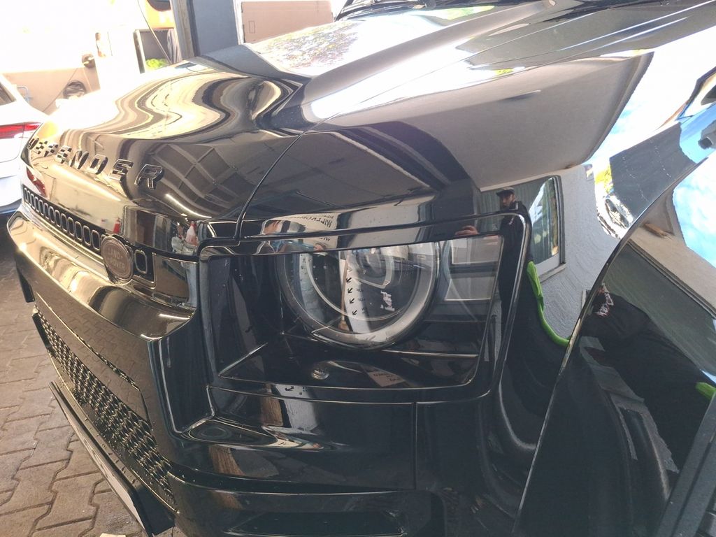 LAND-ROVER Defender 2026