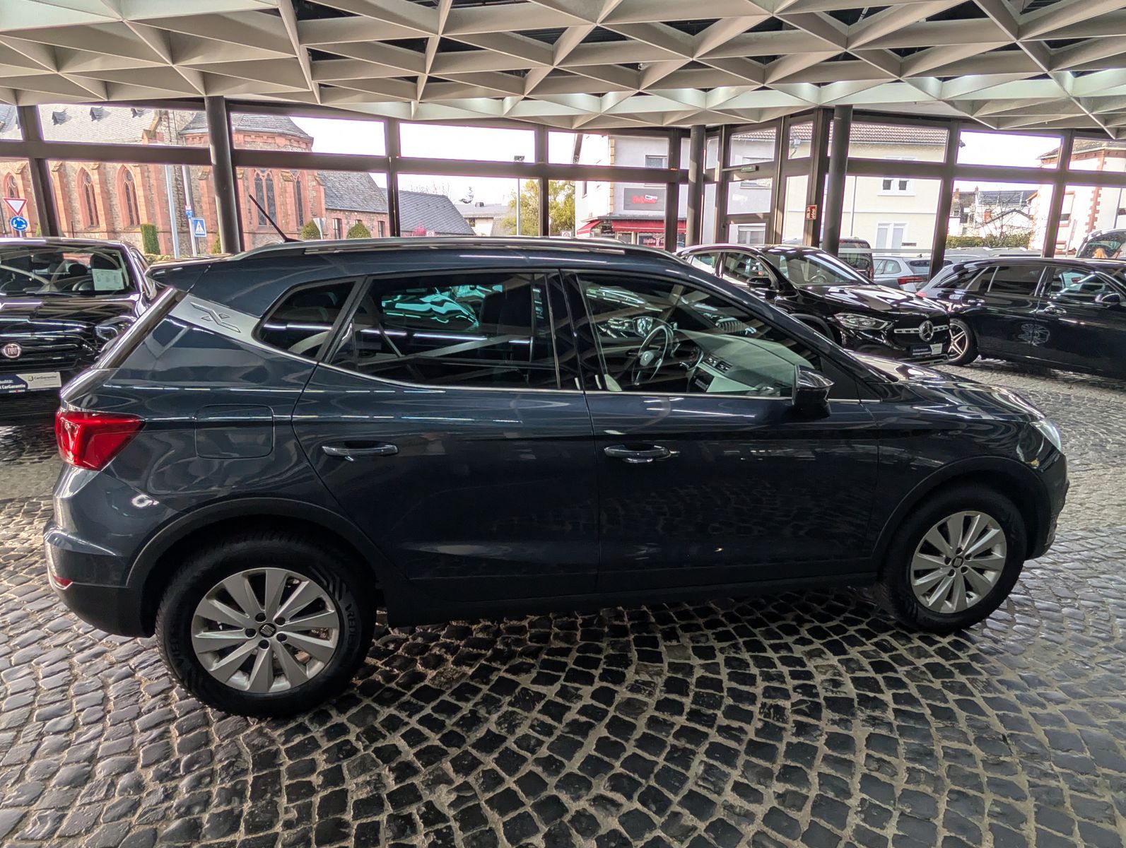 Fahrzeugabbildung SEAT Arona Xcellence FULL-LINK LED KESSY SHZ TEMP ALU