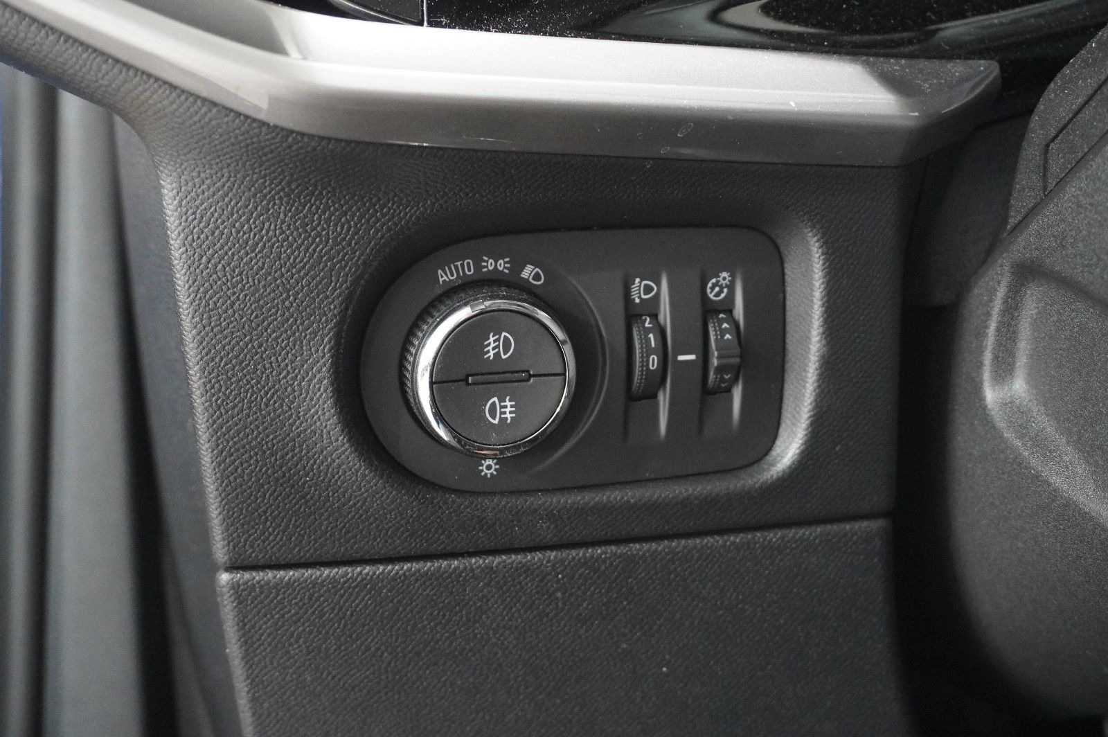 Fahrzeugabbildung Opel Mokka ELEGANCE 1.2T NAVI/LED/KAMERA/SPORT/SH/DAB