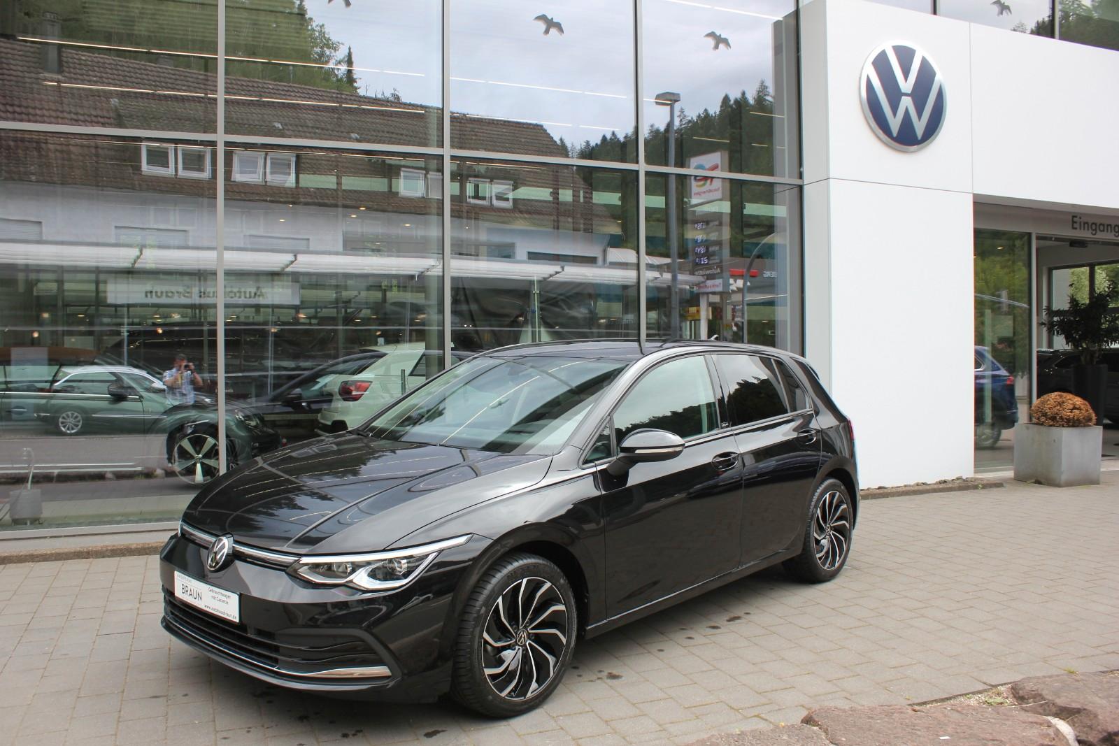 Volkswagen Golf VIII Lim. Move 1.5 eTSI DSG Navi,AHK,LED