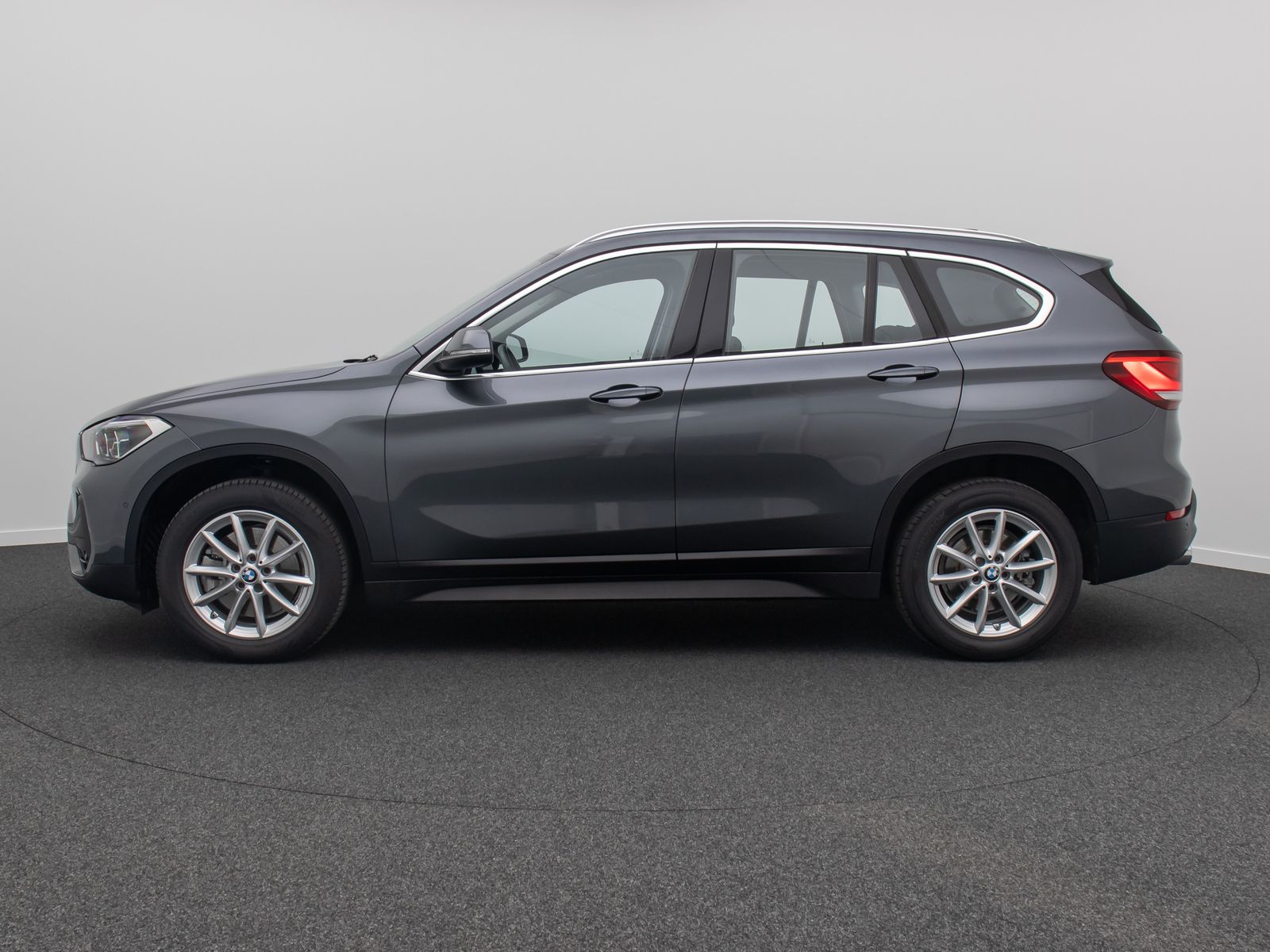 Fahrzeugabbildung BMW X1 sD20i ParkAs LED Navi GeschwReg Panorama DAB