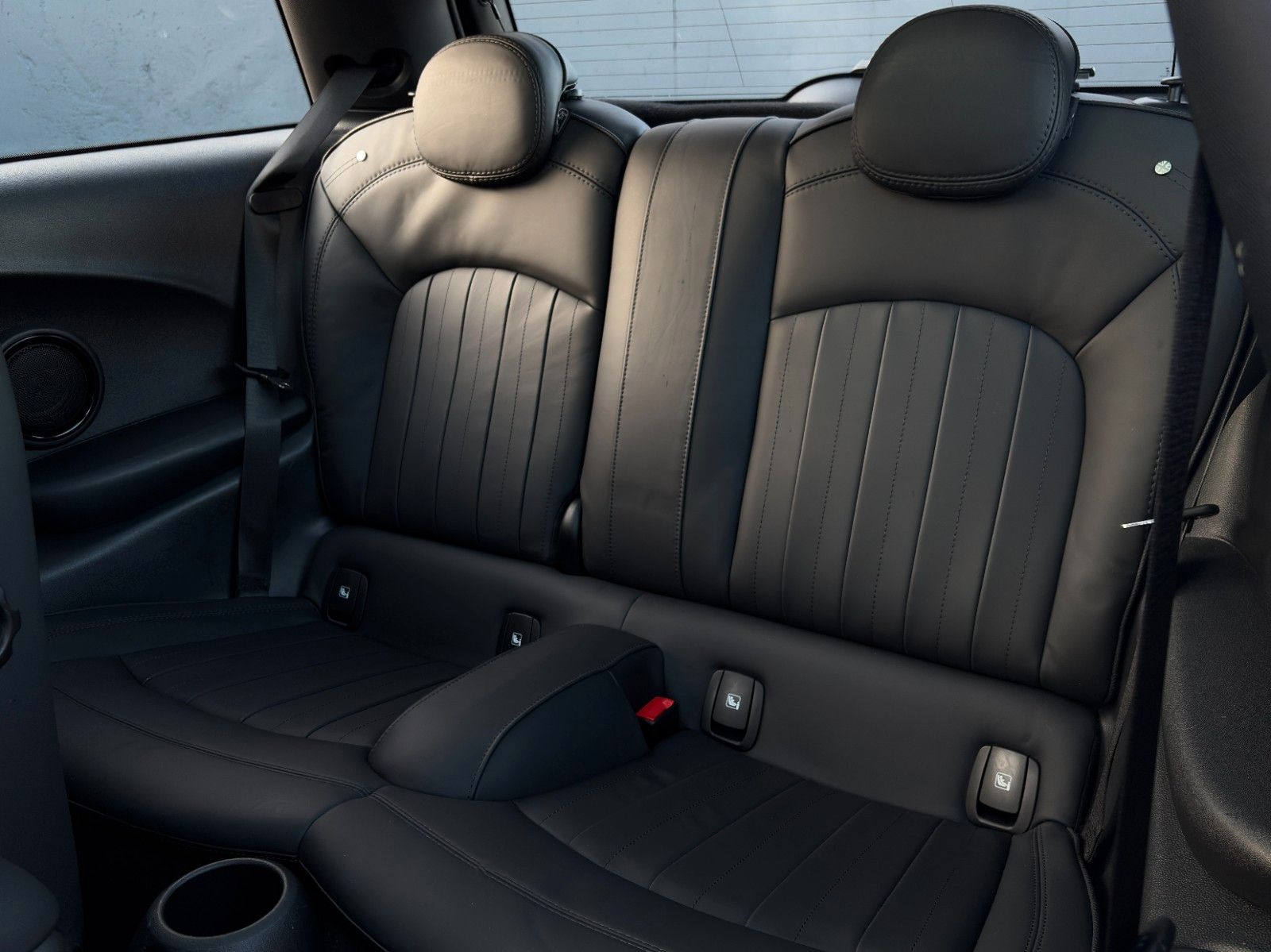 Fahrzeugabbildung MINI Cooper S Classic Trim Leder PANO LHZ SHZ BT PDC