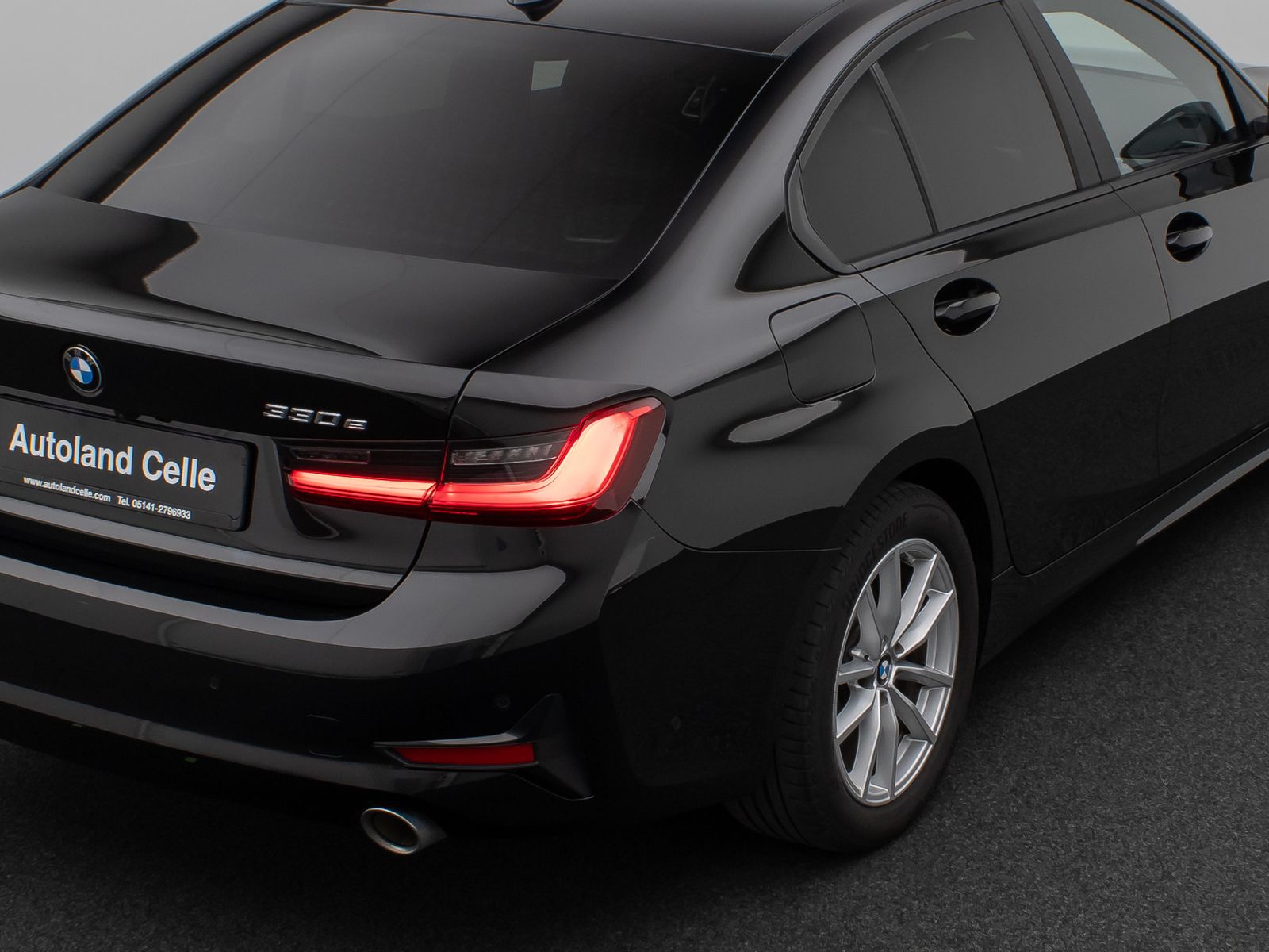 Fahrzeugabbildung BMW 330e Laser 360°HUD DAB H/K Lenkrhzg ACC Komfort