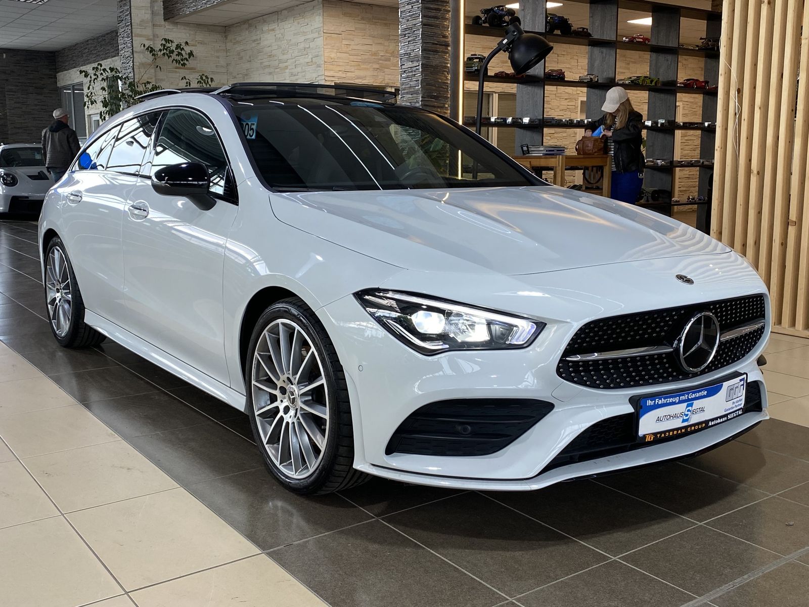 MERCEDES-BENZ CLA 250 Shooting Brake AMGLine Leder Memory Pano