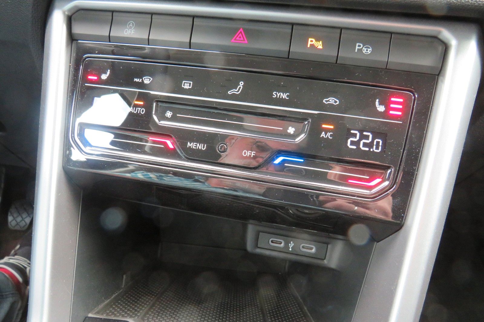 Fahrzeugabbildung Volkswagen T-Roc Life NAVI SITZH. GJ APP-CONNECT 1.HD