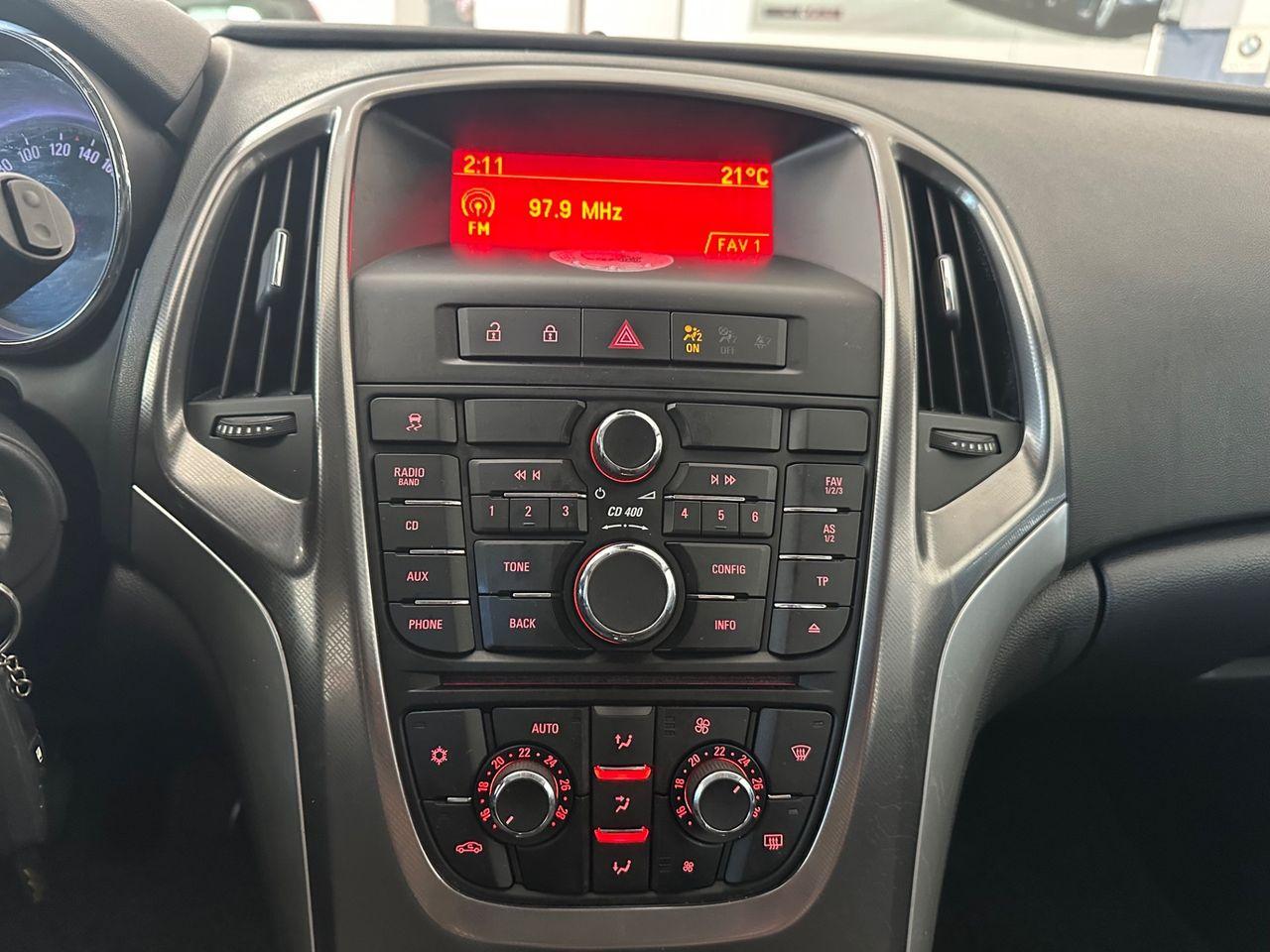 Opel Astra 2012 — photo 12