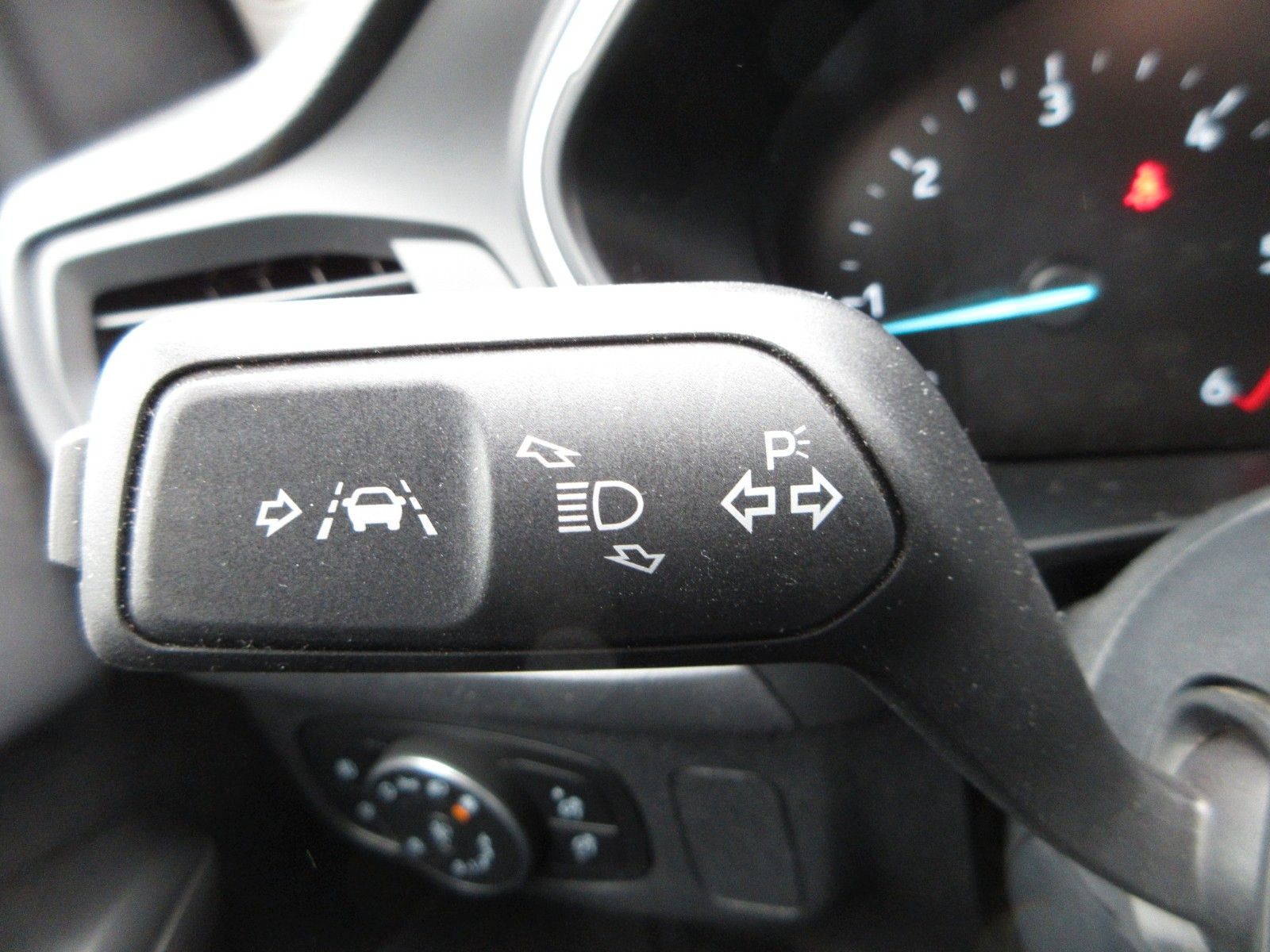 Fahrzeugabbildung Ford Focus Turnier 1.5D Cool & Conn LED/SHZ/LHZ