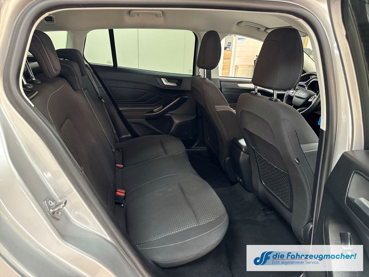 Fahrzeugabbildung Ford Focus Turnier Cool & Connect 1.0 EcoBoost EU6d-T