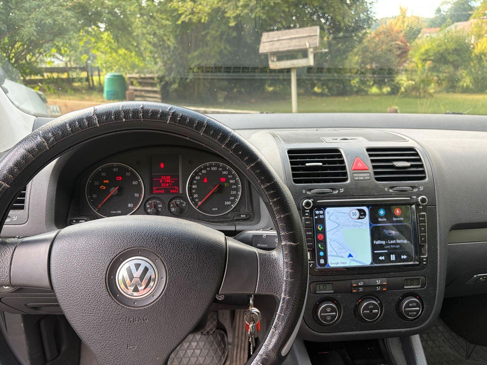 Volkswagen Golf 2005 — interior