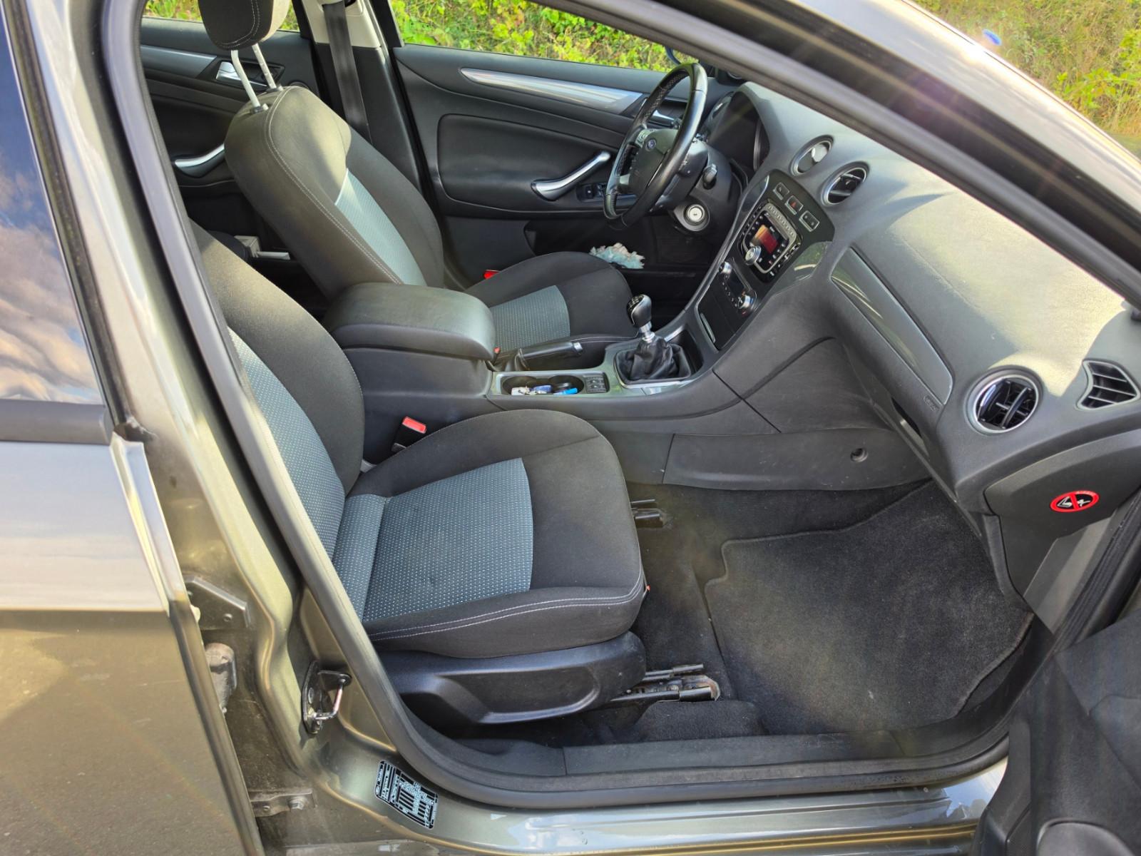 Ford Mondeo 2011 — photo 11