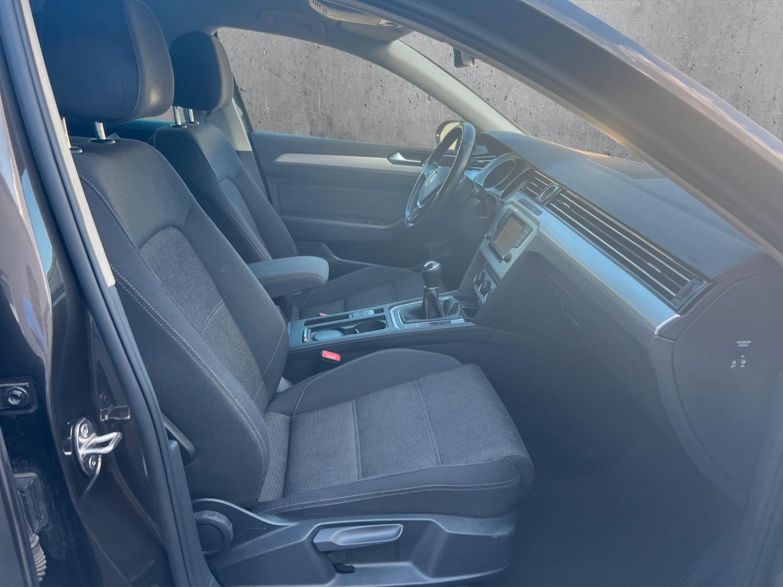 Volkswagen PASSAT°LIMO°COMFORTLINE°NAV°LED°SHZ°ACC°PDC°